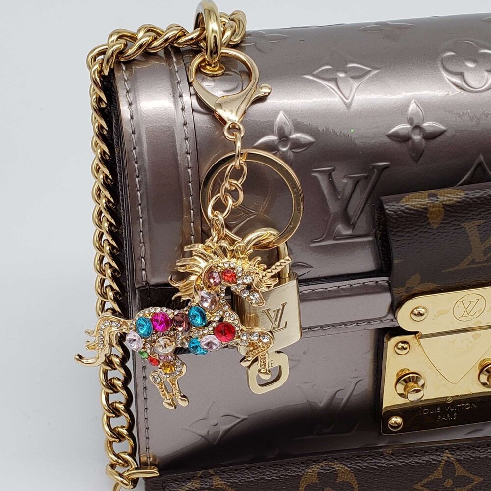 LV Gold Padlock Authentic 🔑 Luxury Bag Charm w/ Unbranded Horse Keychain - Picture 2 of 6